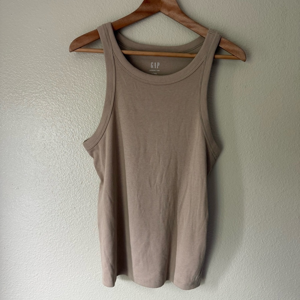 ❇️GAP Modern Tank 2 for $22❇️